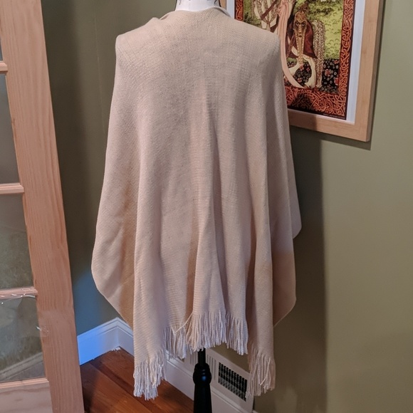 Shawl Wrap Two Color Reversible - Picture 6 of 6